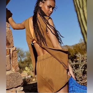 FP Movement Hot Shot SET- tan- Medium- reversible top & pocket shorts! EUC